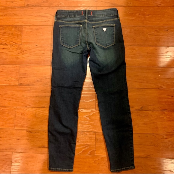 🚨SOLD🚨Guess Medium Rise Jeans - Picture 3 of 7